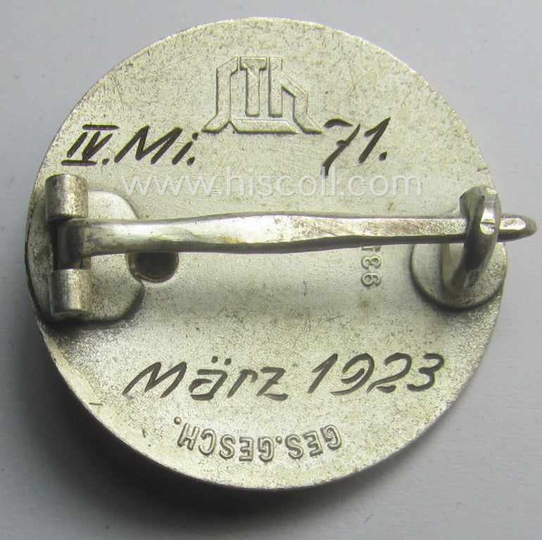 Attractive, enamelled lapel-pin: 'Der Stahlhelm' - Bund der Frontsoldaten (Sta) - Eintrittsabzeichen 1923' which is nicely engraved: 'IV. Mi. 76' and dated: 'März 1923' and that comes in an overall very nice (and/or fully undamaged!), condition