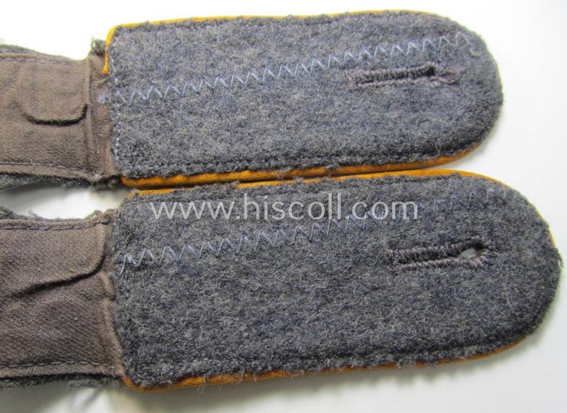 Attractive - and/or fully matching! - pair of WH (Luftwaffe) EM-type shoulderstraps as intended for usage by a: 'Soldat der Flieger- o. Fallschirmjäger-Truppen' and that comes in a moderately used- ie. worn, condition