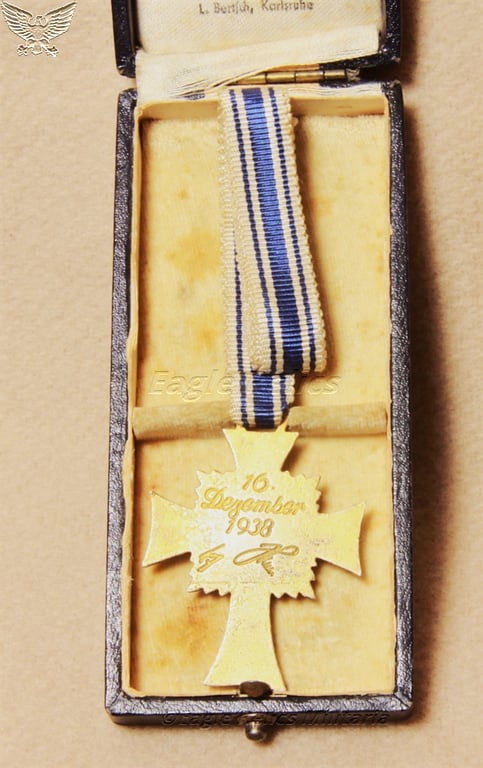 Boxed Mothers Cross in Gold – Ehrenkreuz der Deutschen Mutter in Gold