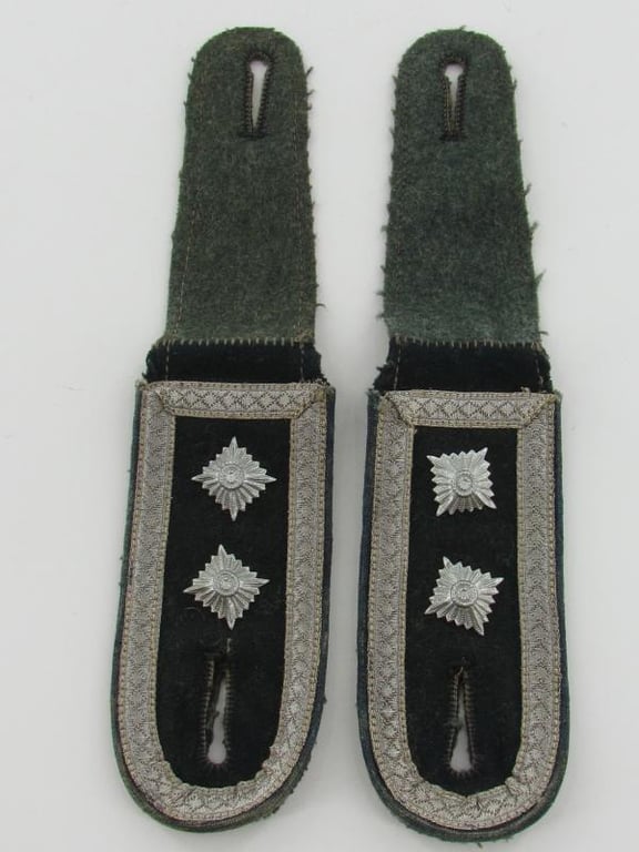 Wehrmacht ( Heer )Medical M36 shoulder boards Oberfeldwebel