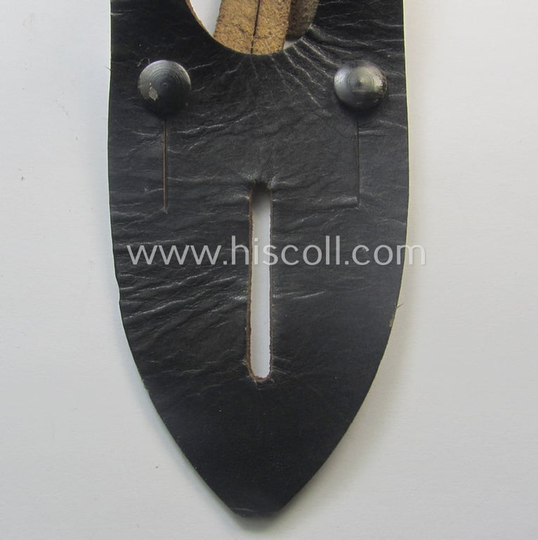 'Standard-issue'-pattern, WH binoculars (ie. 'Dienstglas 6 x 30 o. 10 x 50') so-called: 'anti-movement flap' (or: 'Tragelasche für Dienstgläser') as was executed in black-coloured leather that comes in an issued- ie. used-, condition