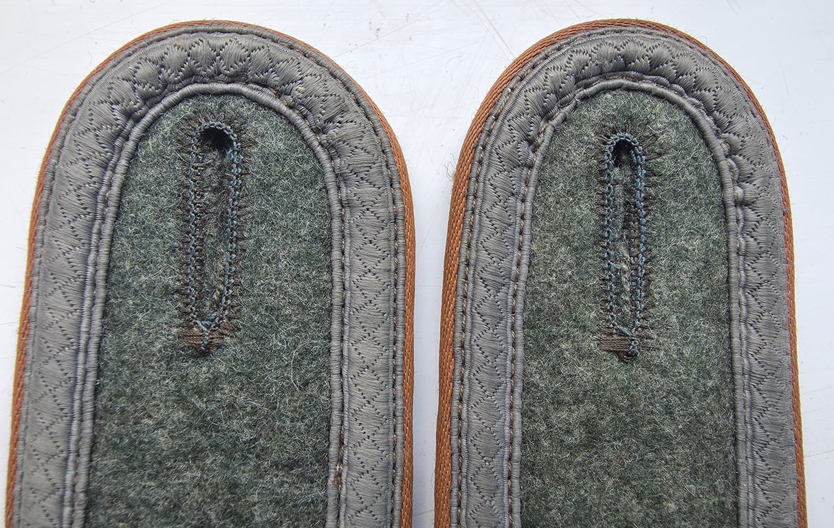 Wehrmacht M43 NCO Kradschutzen shoulder straps