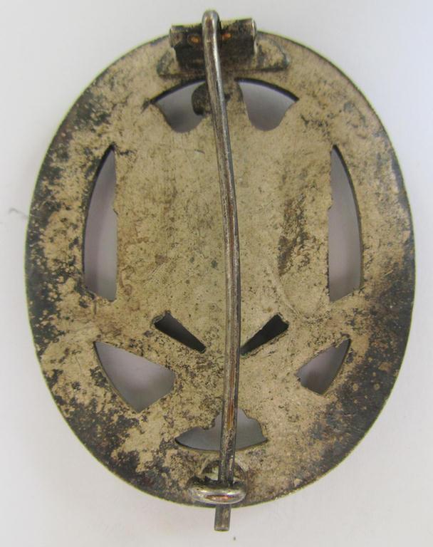 'Allgemeines Sturmabzeichen' (or: General Assault Badge ie. GAB) being an unmarked, so-called: 'half-moon hinge-plate'-variant-pattern (as was produced by a to date unknown maker)
