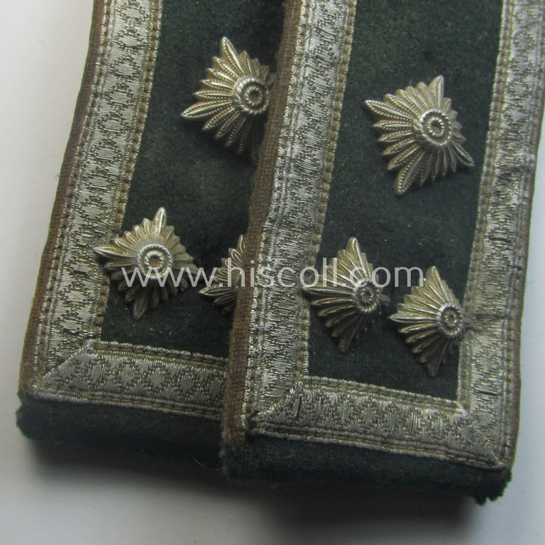 Pair of WH (Heeres), early-war period- (ie. 'M40'-pattern) typically 'standard-issued' NCO-type shoulderstraps as was specifically intended for a: 'Stabsfeldwebel der Kradschützenbtle. der Pz.Div. u. Inf.Div. (mot)'