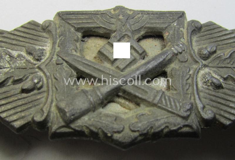 'Nahkampfspange in Bronze' (or: bronze-class close-combat clasp ie. CCC) being a maker- (ie. 'FLL'-) marked- and/or non-converse-shaped so-called: '3rd pattern'-specimen as was produced by the maker- (ie. 'Hersteller') 'Friedrich Linden'