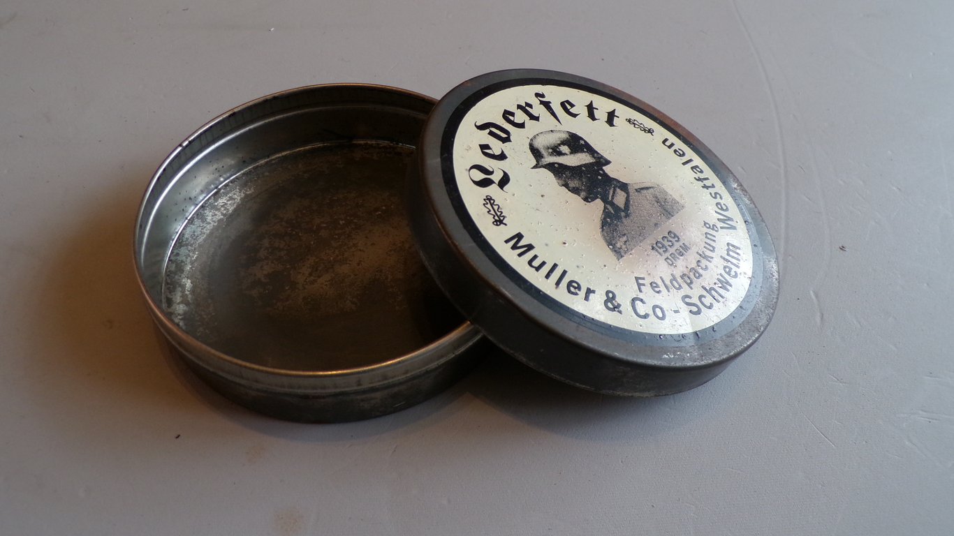 Lederfett (leather grease)