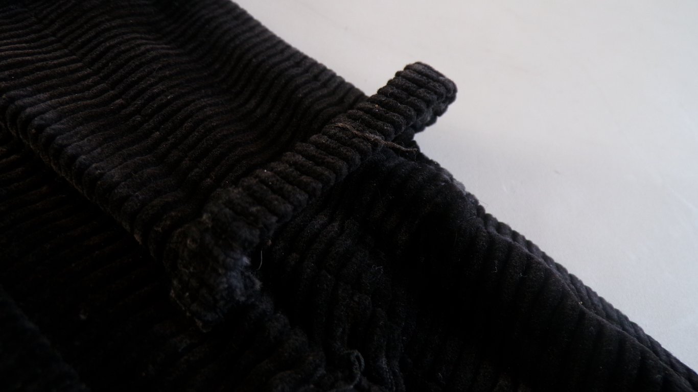 HJ/DJ Black Corduroy Shorts - Size 46