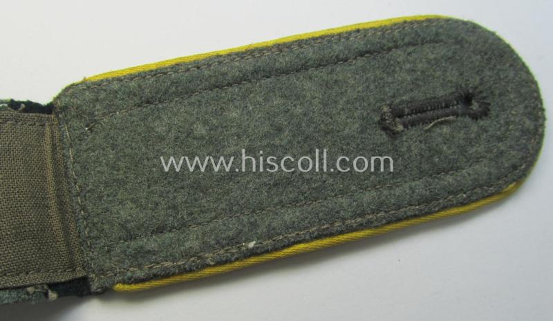 Single, early-war-period so-called: 'M36 o. M40'-pattern WH (Heeres) NCO-type shoulderstrap as piped in the bright-yellow-coloured branchcolour as was intended for usage by an: 'Unteroffizier der Nachrichten-Truppen'