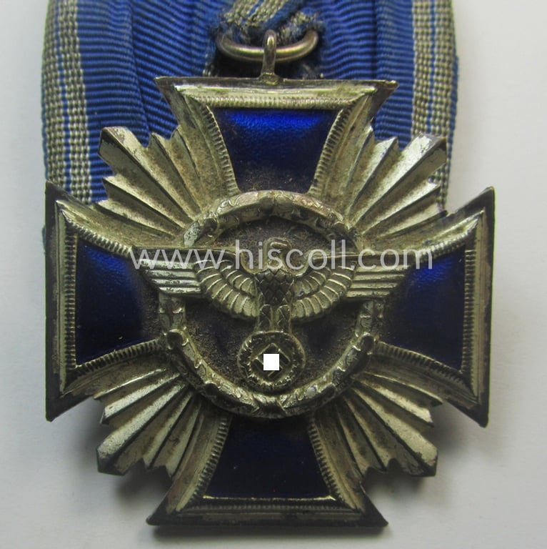 Truly worn, 'N.S.D.A.P. DA in Silber' (ie. '2. Stufe für 15 Jahre t.D.') that comes mounted as a so-called: 'Einzelspange'