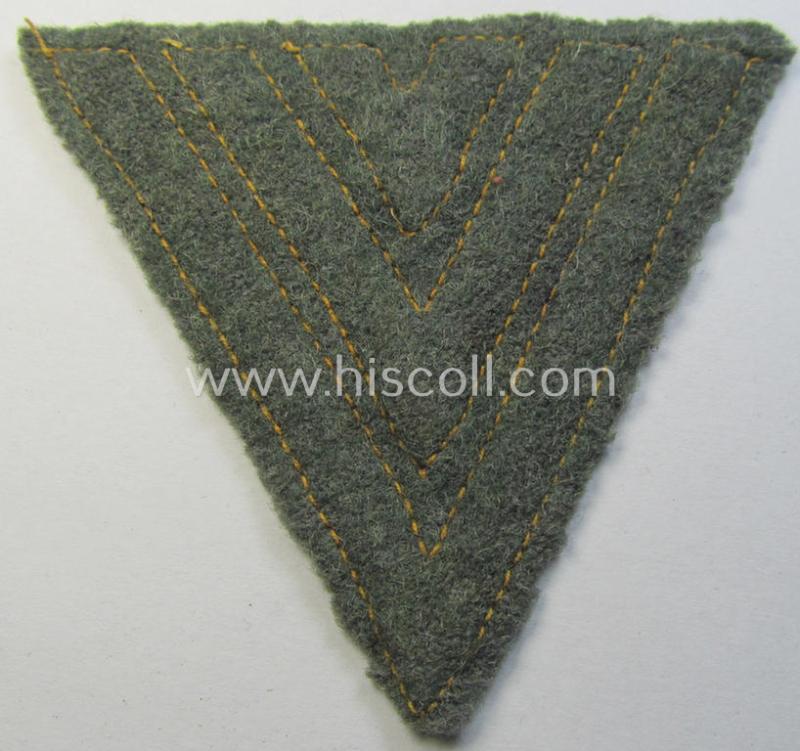 WH (Kriegsmarine ie. 'Küstenartillerie') rank-chevron (ie. 'Gefreitenwinkel') as was intended for an: 'Oberstabsmatrose' (or: 'Hauptgefreiter') as was intended for usage on the various field-grey-coloured, naval: 'Küstenartillerie'-tunics