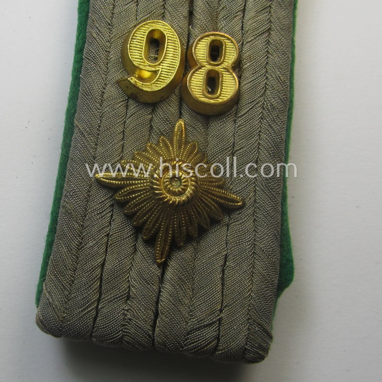 Attractive - albeit regrettably single! - WH (Heeres) 'cyphered' officers'-type shoulderboard as piped in the darker-green- (ie. 'grüner'-) coloured branchcolour as was intended for an: 'Oberleutnant des Gebirgsjäger-Rgts. 98'