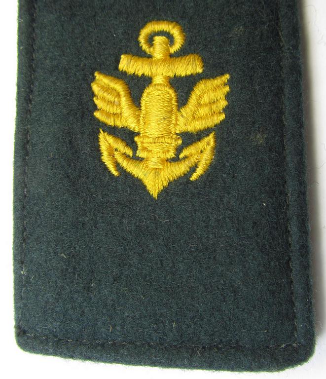 Neat - albeit regrettably single - 'cyphered'- (and I deem mid- ie. later-war-period-) WH (Kriegsmarine) enlisted-mens'-type shoulderstrap as was intended for a: 'Soldat eines Küsten-Artillerie-Abteilungs'