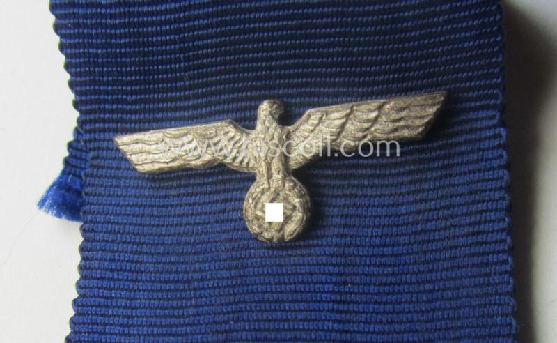 WH (Heeres o. KM) bright silver-toned 'WH-DA der 4. Klasse für 4 Jahre Dienstzeit' that comes mounted onto its accompanying ribbon (ie. 'Bandabschnitt') having a silver-toned eagle-device attached