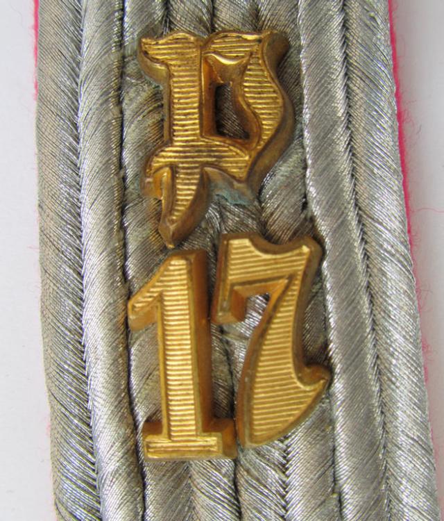 Attractive - albeit regrettably single - neatly 'cyphered'-, WH (Heeres) ('dress'-type) officers'-type shoulderboard, as was intended for a: 'Leutnant des Panzerjäger-Abteilungs 17'