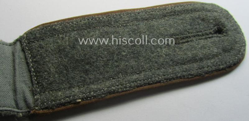 Single, 'M40 o. M43'-pattern, WH (Heeres) NCO-type shoulderstrap: 'Uffz. u. Mitglied des Krads.btle. der Pz.Div. u. Inf.Div.(mot)'