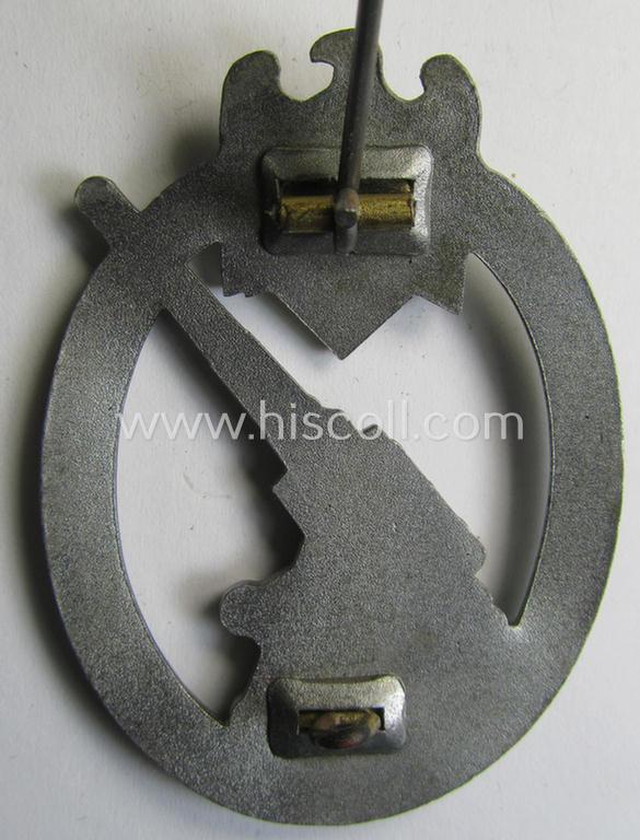 Superb - and nowadays rarely seen! - 'Heeres-Flakkampf-Abzeichen' being a non-maker-marked- and/or zinc- (ie. 'Feinzink'-) based specimen of the so-called: 'pillow-crimped'-pattern (as was produced by a to date still unidentified maker)