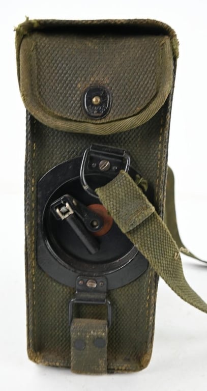 US WW2 Signal Corps telephone EE-8-B in Canvas Carrying Case