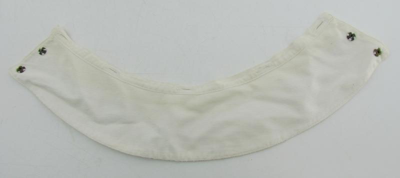 Deutsches Rotes Kreuz (DRK) Collar liner or Kragenbinde for the 'Helferin' Uniform