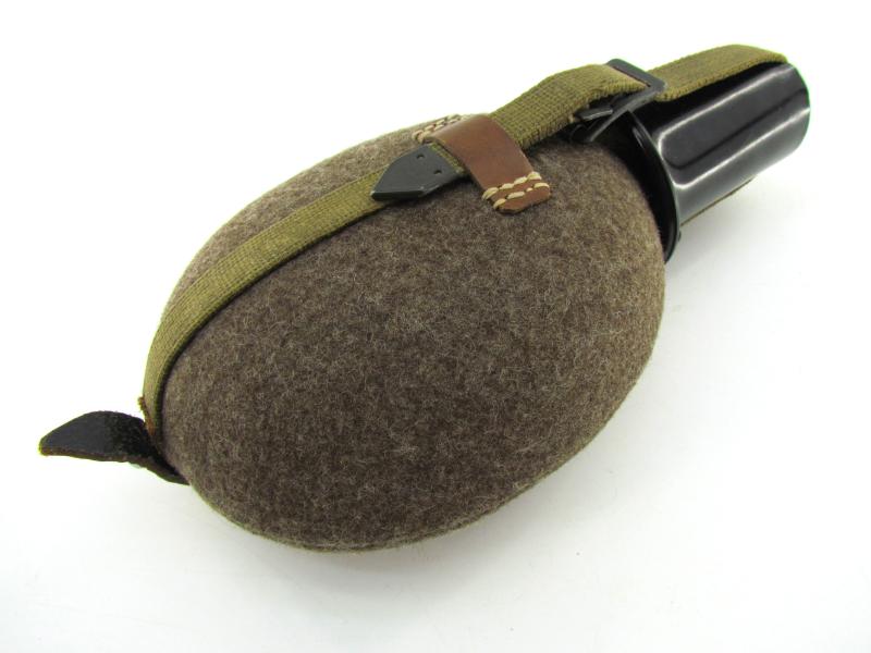 Wehrmacht M31 Canteen with Webbing strap by MN 1942
