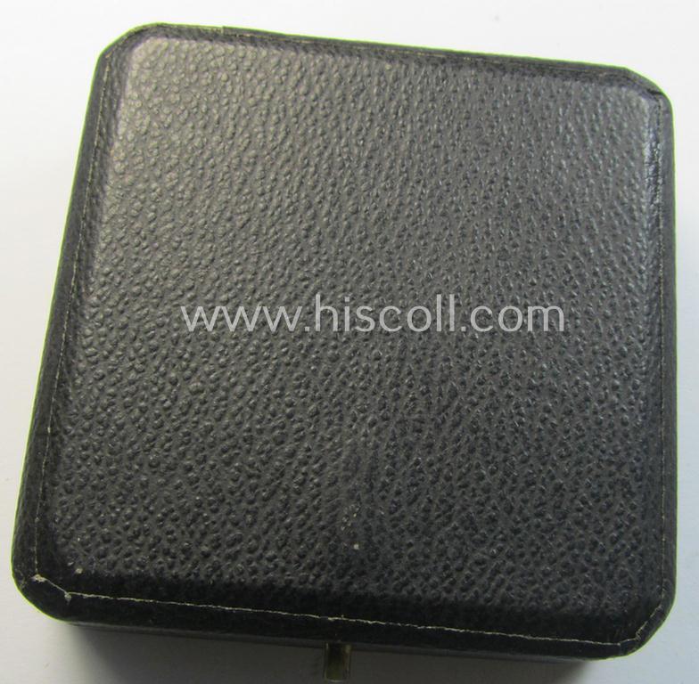 Superb - albeit regrettably empty but nevertheless very desirable! - etui for an: 'Eisernes Kreuz 1. Kl.' (or: Iron Cross 1st class) being a clearly 'LDO'-marked example that comes in an overall very nicely preserved condition