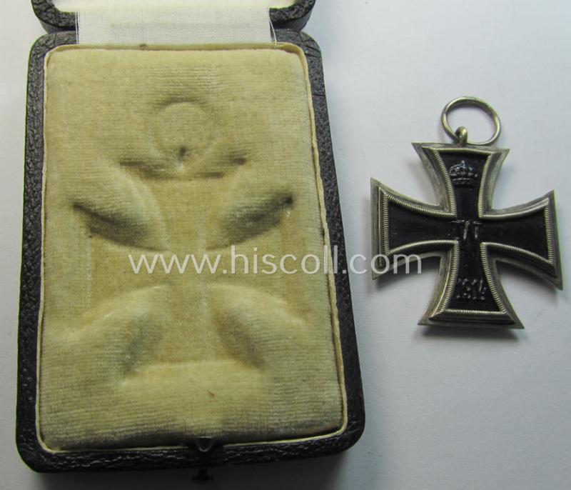Attractive - and quite unusual! - WWI-period: 'Eisernes Kreuz II. Klasse' (or: iron cross second class) being a maker- (ie. 'HB'-) marked example that comes stored in its luxuriously-styled, black-coloured etui as issued and found