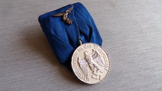 Wehrmacht 4 Years Service Medal with Luftwaffe Droop...