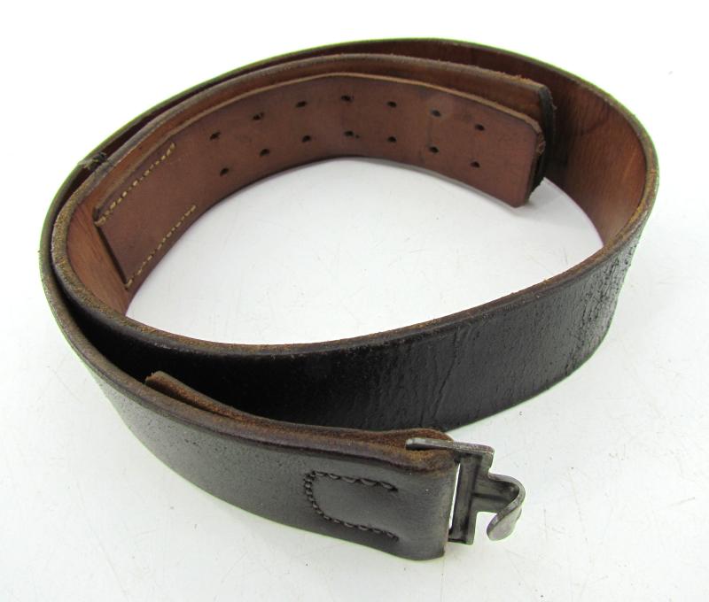 Luftwaffe Leather Equipment belt ( marked )