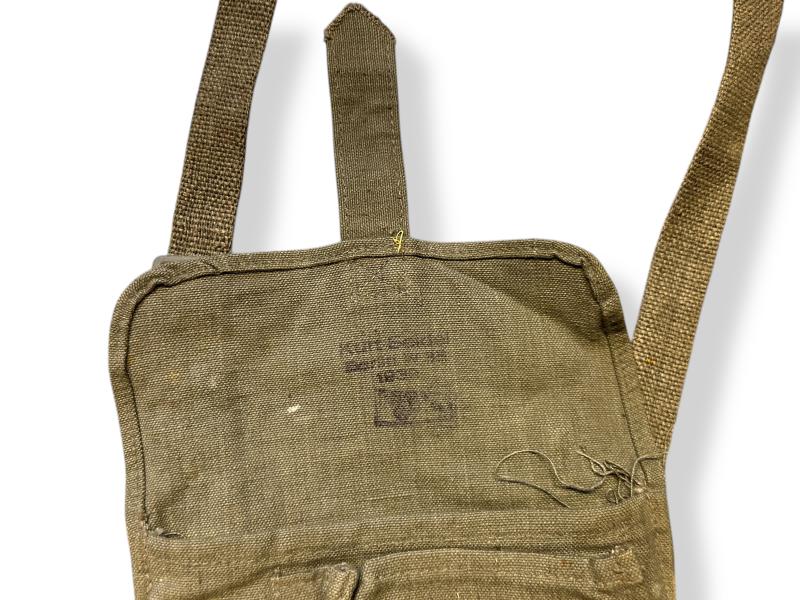 Gas warning flags in carrying bag -1939-