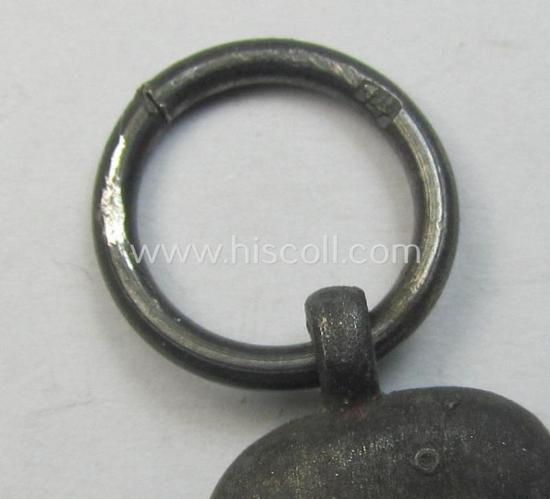 Attractive medal-set: 'Winterschlacht im Osten 1941-42' being a maker- (ie. '14'-) marked- (and/or 'Feinzink'-based) specimen by the maker: 'L.Chr. Lauer' and that comes together with its (minimally confectioned) ribbon (ie. 'Bandabschnitt'...