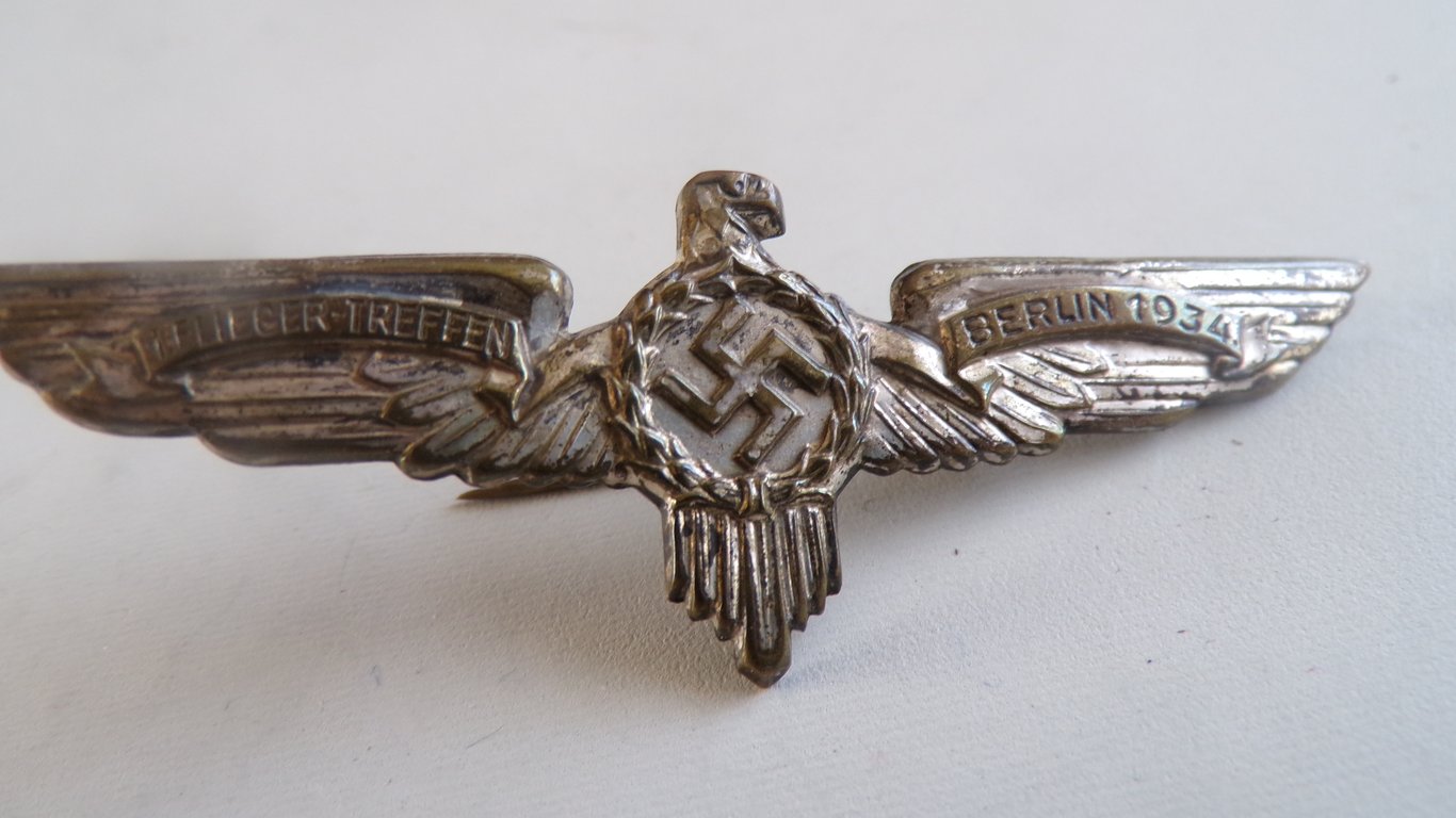 Rare 1934 Berlin Fliegertreffen Tinnie