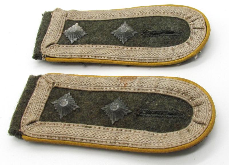 Wehrmacht (Heer) M43 Signals ‘Oberfeldwebel' shoulder boards