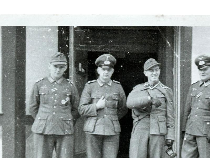 Grouping of Oberfeldwebel -Hans Kelmereit-