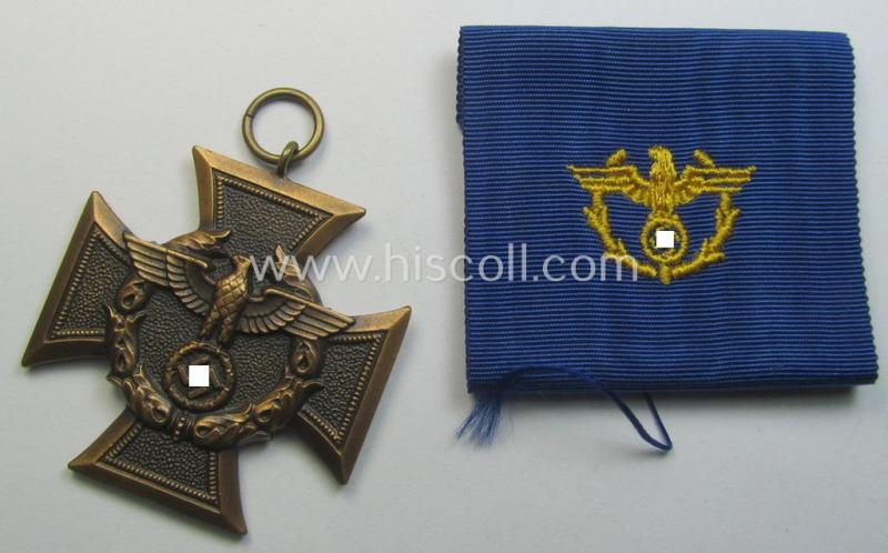 'Zollgrenzschütz-Ehrenzeichen' (or: customs loyal-service medal) that comes together with its full-length ribbon (ie. 'Bandabschnitt') and that comes stored in its repaired etui