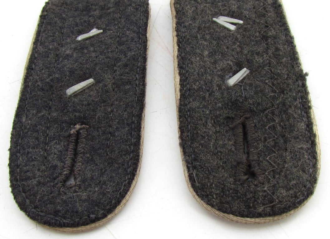 Luftwaffe Hermann Göring Division Oberfeldwebel shoulder boards.