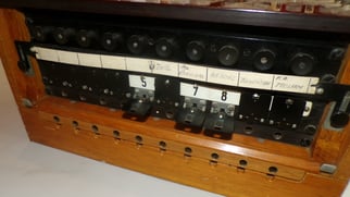 Kleiner klappenschrank zu 10 leitungen