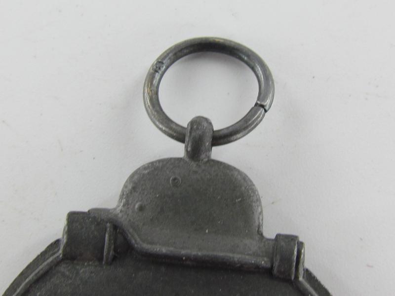 Winterschlacht im Osten 1941-42 Medal, Maker 6....Mint