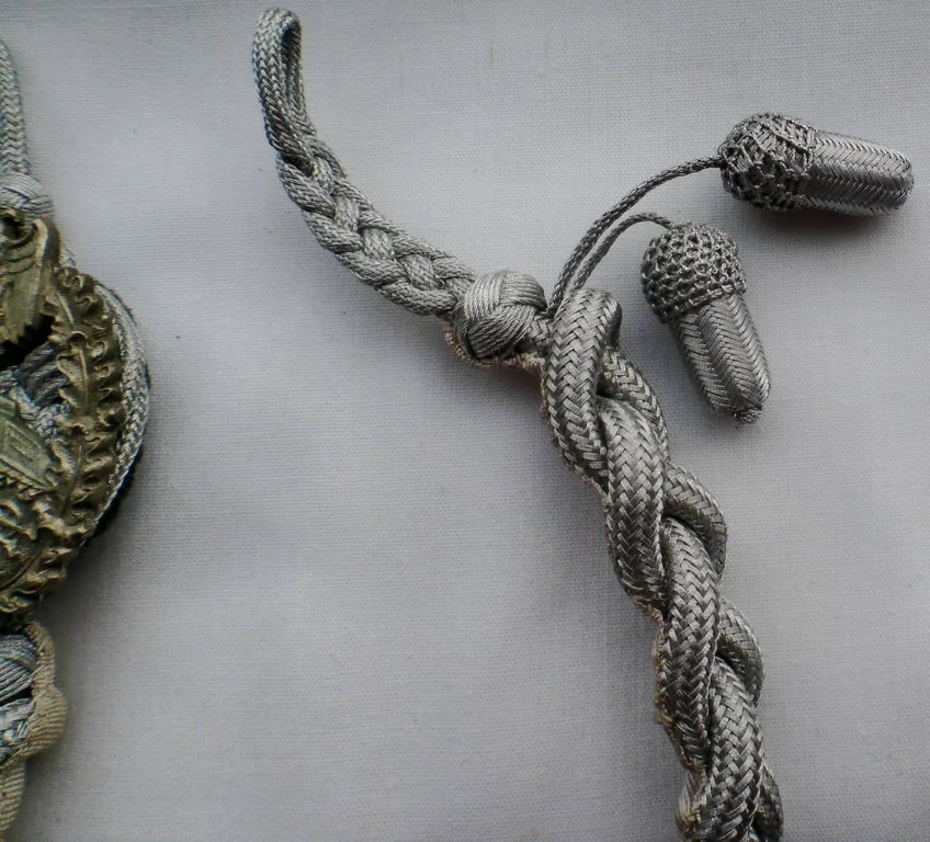 A Panzer marksmanship Lanyard Grade 11 (Schützenschnur für Panzertruppen)