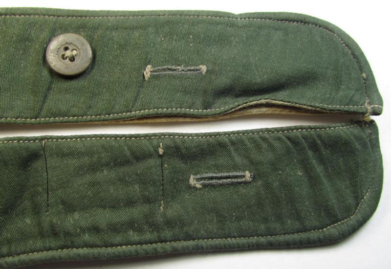 Neat, WH (Heeres, Waffen-SS etc.) greenish- ie. field-grey-coloured- and/or 'standard-issue'-pattern so-called: 'Kragenbinde' (or: uniform inner-collar) being a regular-issued and/or non-maker-marked example that comes in an overall nice conditio...