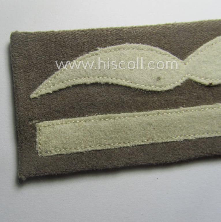 Single, WH (Luftwaffe) greyish-blue-coloured, officers'-type rank-patch (aka 'moustache'), as was intended for usage by a commissioned officer with the rank of: 'Leutnant' (ie. lieutnant)