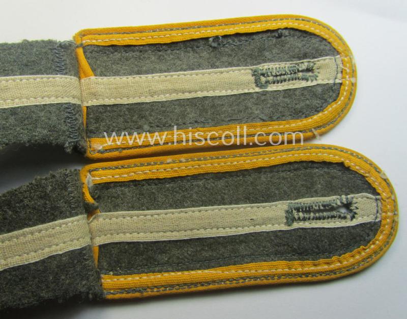 Pair of WH (Heeres) simplified- (ie. 'M44'-) pattern NCO-type shoulderstraps: 'Unteroffizier eines Kav. o. Aufkl.-Abts. o. Rgts.'