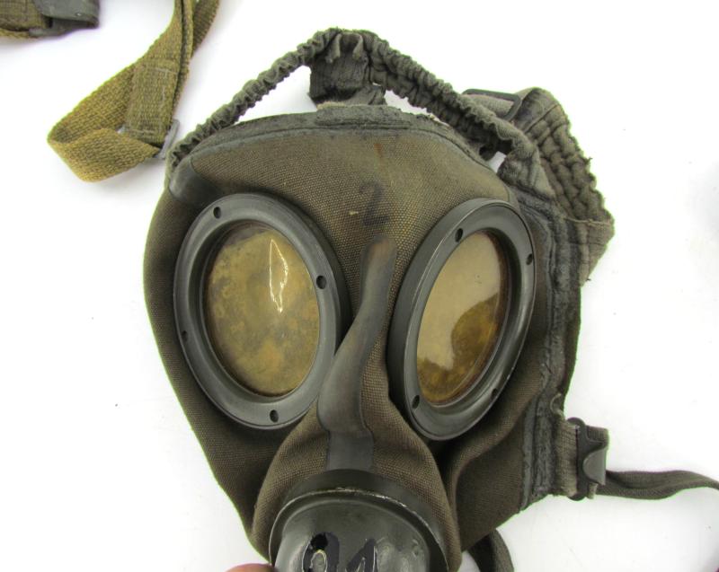 WH/SS Gasmask Cannister With Contents