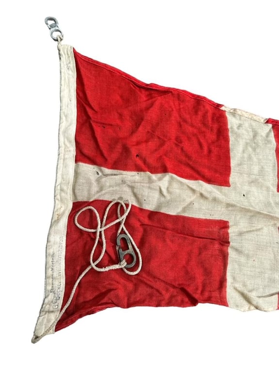 International Ships Signal Flag ' 4 ' ( Numeral pennant )