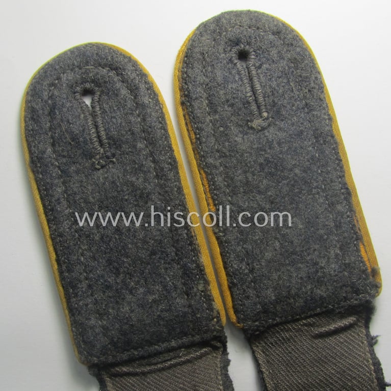 Moderately used- and/or worn, pair of WH (Luftwaffe) NCO-type shoulderstraps as intended for usage by an: 'Unteroffizier der Flieger- o. Fallschirmjäger-Trpn.'
