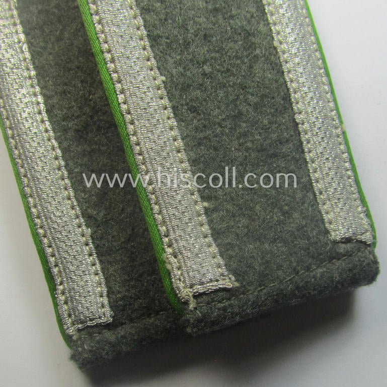 Attractive - fully matching and actually scarcely found! - pair of WH (Heeres) mid-war-period- (ie. 'M41 o. M43'-pattern-) NCO-type shoulderstraps as was intended for usage by an: 'Unteroffizier der Panzer-Grenadier-Trpn.'