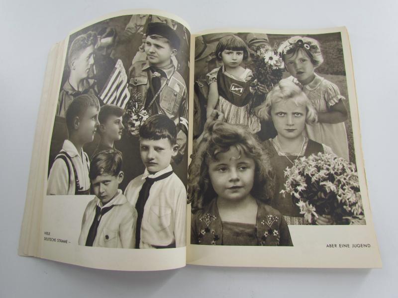 Book : Jugend Um Hitler