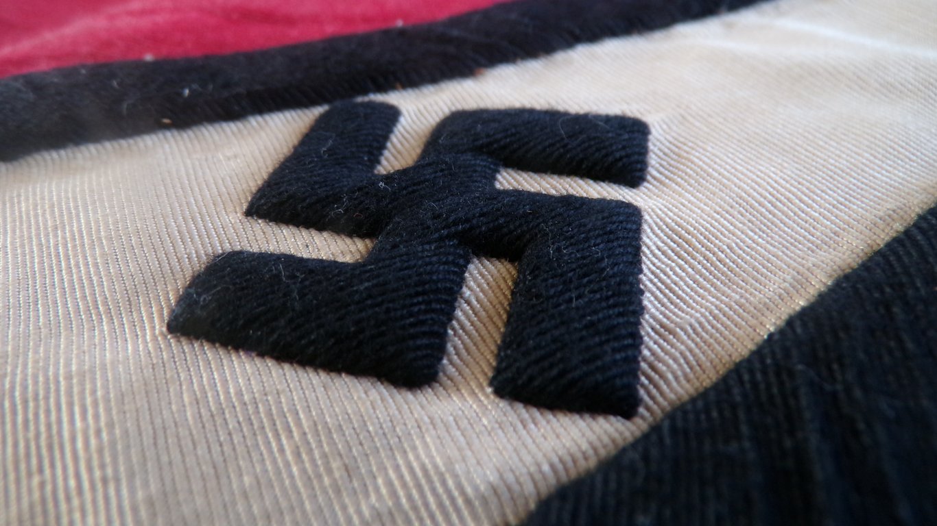 1 of 1 Flak-Regiment 5 Schellenbaum Banner