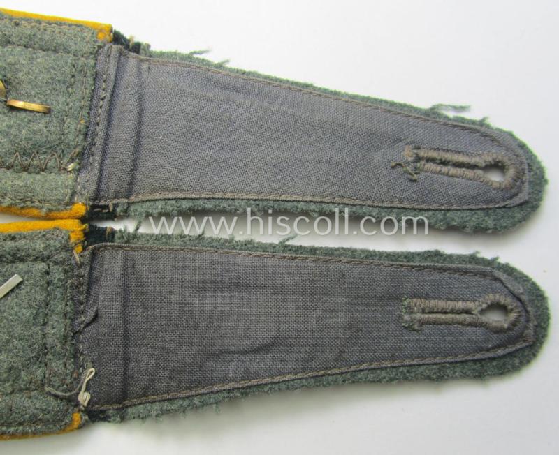 Pair of early-period (ie. 'M36 o. M40'-pattern and rounded-styled) WH (Heeres) 'cyphered', NCO-type shoulderstraps: 'Feldwebel u. Mitglied des Kav. o. Aufklärungs-Schützen-Rgts. 2'