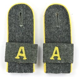German WH M44 Shoulderboards Signal-Abwehr