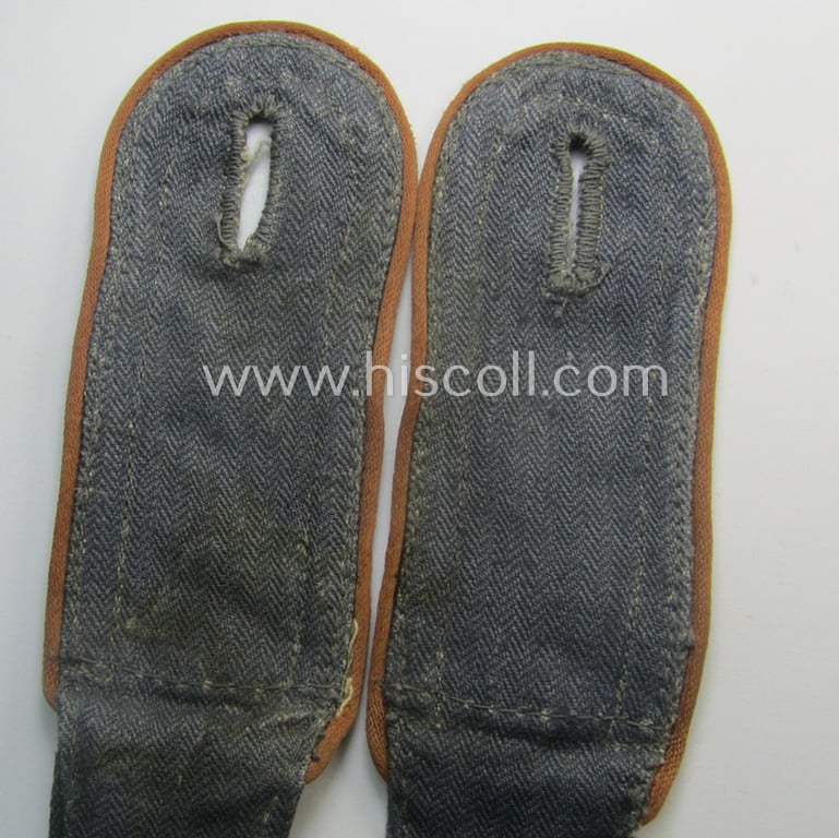 Superb - fully matching and with certainty rarely seen! - pair of WH (Luftwaffe) NCO-type shoulderstraps as executed in HBT-type cloth as was intended for usage by an: 'Unteroffizier der Nachrichten-Trpn.'
