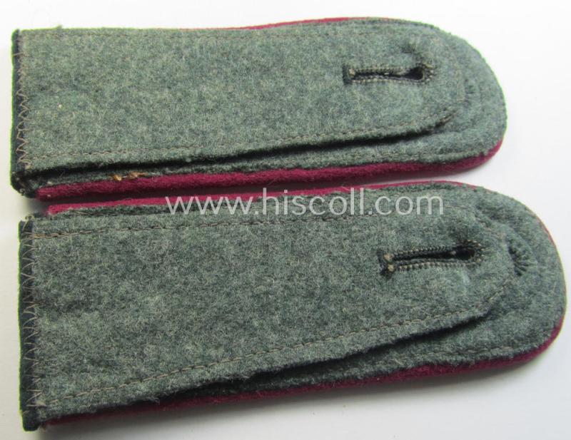 Superb - and fully matching! - pair of pre- (ie. early-) war-period so-called: 'M36 o. M40'-pattern, WH (Heeres) NCO-type shoulderstraps as piped in the 'bordeaux'-coloured branchcolour as intended for an: 'Uffz. eines (Nebel)Werfer-Rgts. o. Abt...